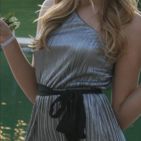 DRESSES - Picture 7 of 7